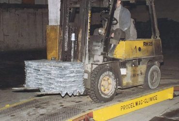 Wózek paletowy z wagą